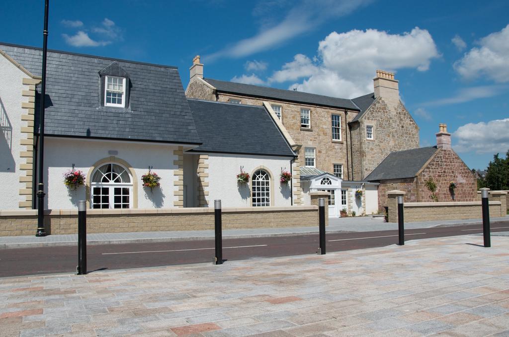 Dumfries Arms Hotel Къмнок Екстериор снимка